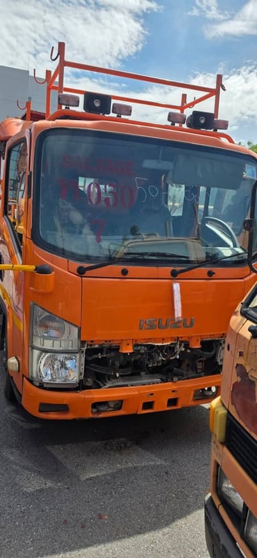 isuzu NMRเครื่อง130 โบรถปี 58กล่องไฟหายชุดปั๊มโซล่าหายไปแถบนึงมีทะเบียนขายตามสภาพจนี้ราคา 14,9000บาทสนใจ 091-146-4263 คุณเยี่ยม