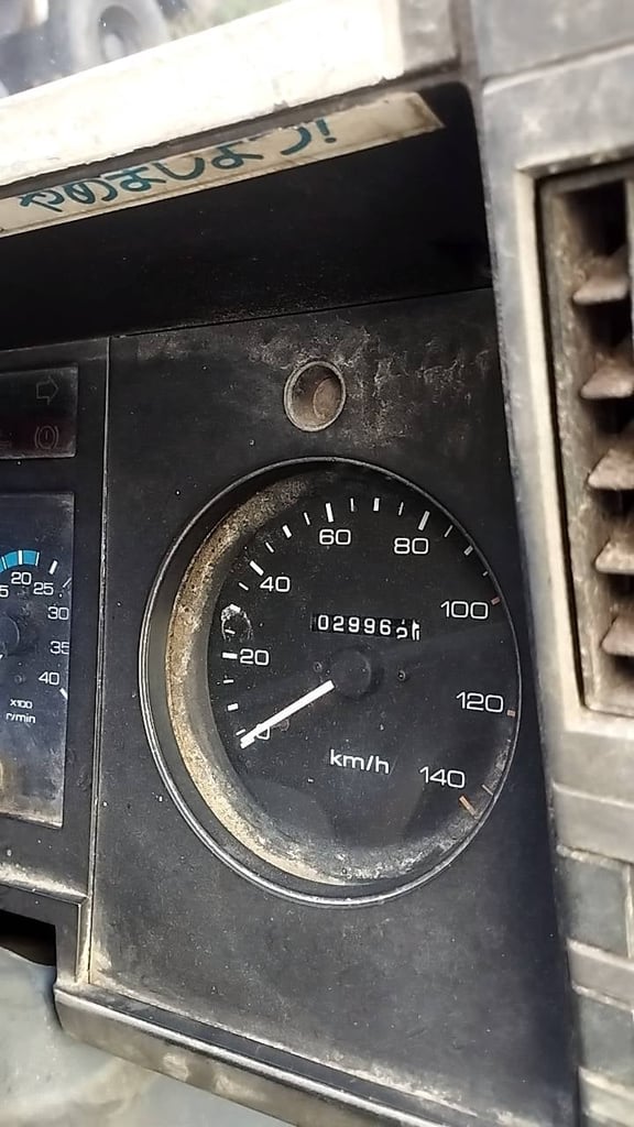 ราคา349000บาทรถเดิมๆวิ่งแค่30037โลครับรถบรรทุก6ล้ออีซูFTR32-เครื่อง 195 แรงม้า รถปี2538กระบะยาว 5.50เมตร เอกสารทะเบียนพร้อม091-146-4263 คุณเยี่ยม