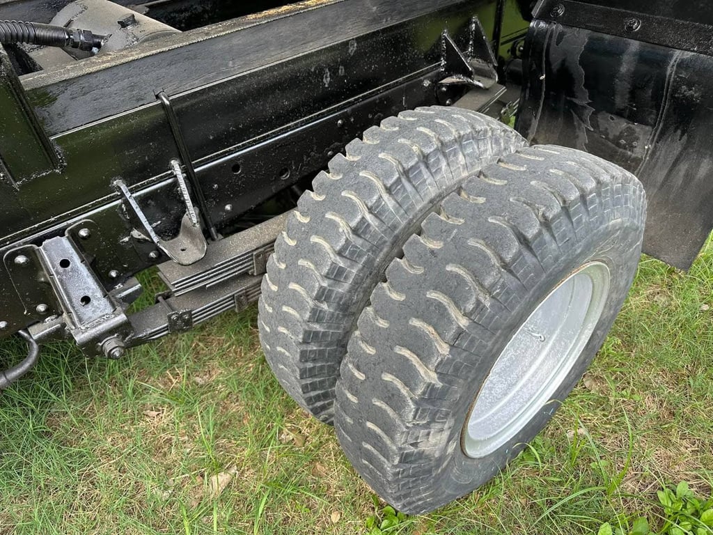 ราคา 19 5,000 บาทขายรถบรรทุก 6 ล้อดั้ม isuzu เป็น NKR เครื่อง 88 แน่นมากๆพวงมาลัยพาวเวอร์มีสโลกลางดั้มยิงหน้าเอกสารทะเบียนพร้อมสนใจ 091-146-4263