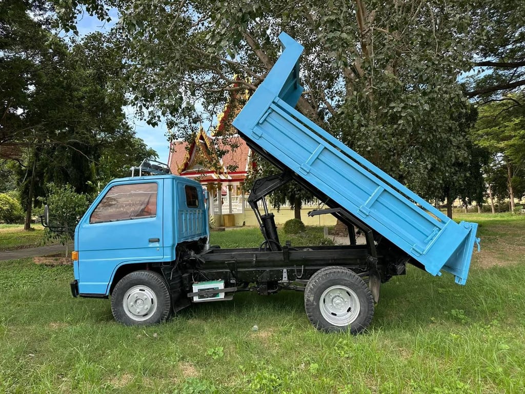 ราคา 19 5,000 บาทขายรถบรรทุก 6 ล้อดั้ม isuzu เป็น NKR เครื่อง 88 แน่นมากๆพวงมาลัยพาวเวอร์มีสโลกลางดั้มยิงหน้าเอกสารทะเบียนพร้อมสนใจ 091-146-4263