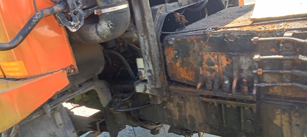 ราคา 139,000 บาทขายรถบรรทุก 6 ล้อmitsubishi เครื่อง 6d14 -160 แรงม้าแน่นมากๆปี 33มีช่องวางเครน เบรคธรรมดาพวงมาลัยพาวเวอร์รถมีทะเบียนพร้อมกันชนหน้ามี แบตเตอรี่ไม่มีให้ครับผมสนใจ091-146-4263