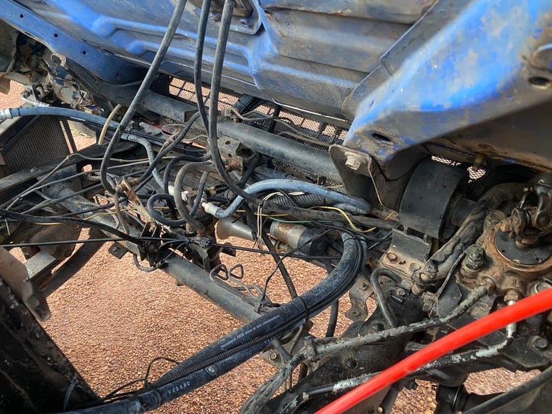 ขายรถบรรทุก 6 ล้อติดเครน isuzu NPR 71 เครื่อง 4 HG1-130 แรงม้ารถปี 48 เคนยูนิค 3 ตันท้องแบน 4 ปลอก 3 ชักสุดท้ายใช้ถอดสลับมือดึงกระบะติดเคแล้วเหลือ 4 เมตร 50เอกสารทะเบียนพร้อม