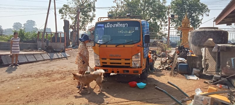 ราคา199000บาทขายรถบรรทุก 4 ล้อ isuzuNLRเครื่อง 130 แรงม้ารถปี57เครื่องติดได้มีทะเบียนขายตามสภาพนี้เลยไม่มีแบตเตอรี่ให้สนใจ 091-146-4263ราคา199000บาท