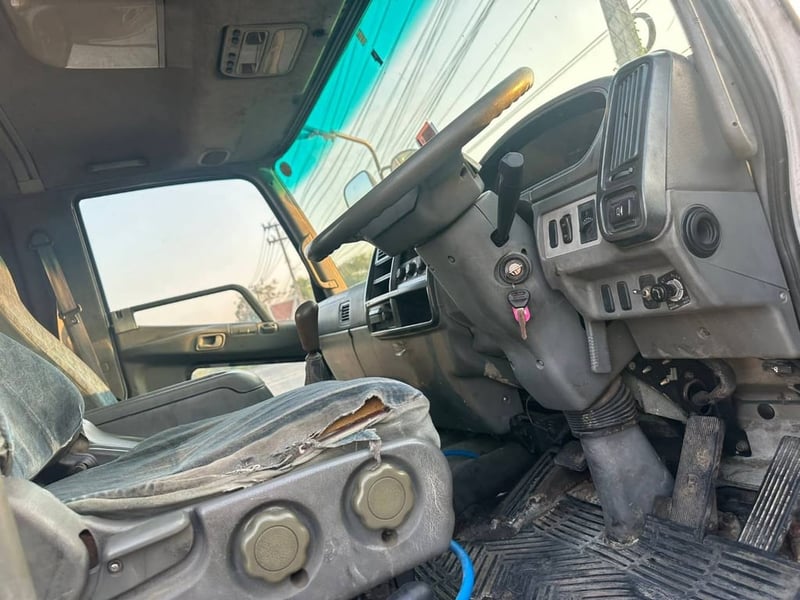  ราคา 199,000 บาทขายรถบรรทุก 6 ล้อมิตซูเครื่อง6D14 -165 แรงม้ารถปี 37 พวงมาลัยพาวเวอร์เบรคทิฟฟี่ กะบะช่องเครน  ยาว 6.40ม. กว้าง 2.42ม. เอกสารทะเบียนพร้อมสนใจ 091-146-4263