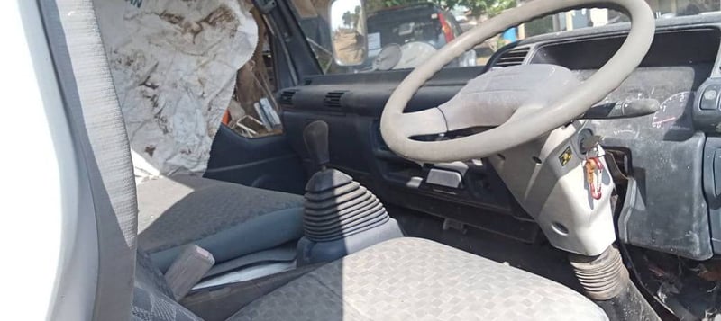 ราคา269000บาทขายรถ 6 ล้อ isuzu NPR 7..เครื่อง4HG1-130เทอร์โบปี49ยาว 5 เมตรเอกสารทะเบียนพร้อมภาษีเต็มตามสภาพนี้สนใจ 091-146-4263