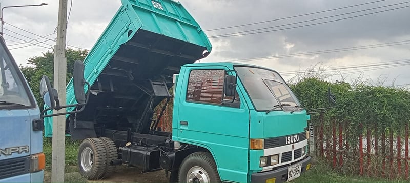 ขายรถบรรทุกหกล้อดั้ม isuzu nkr 55 EU รถห้างเครื่องดีดั้มยิงหลัง 3 คิวกระบะยาว 3.20 .เมตรกว้าง1.90เมตร ทะเบียนม 79 รถพร้อมใช้งานสนใจ 091-146-4263 คุณเยี่ยม