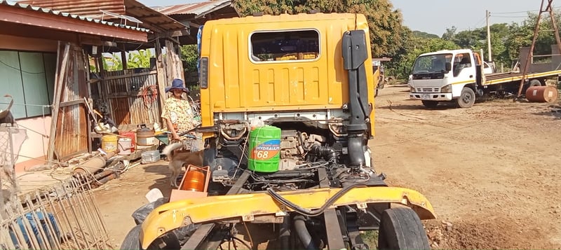 ราคา199000บาทขายรถบรรทุก 4 ล้อ isuzuNLRเครื่อง 130 แรงม้ารถปี57เครื่องติดได้มีทะเบียนขายตามสภาพนี้เลยไม่มีแบตเตอรี่ให้สนใจ 091-146-4263ราคา199000บาท