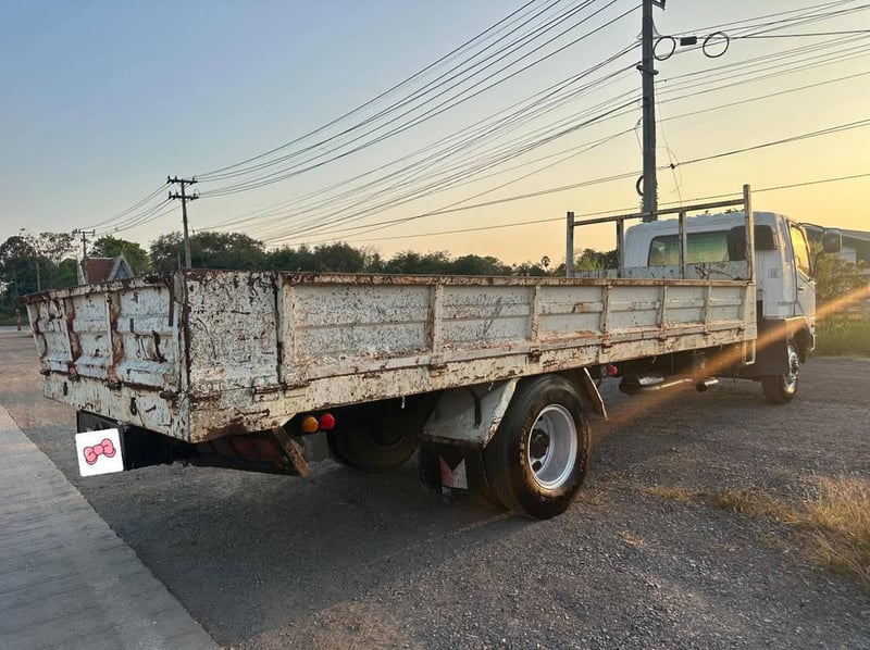  ราคา 199,000 บาทขายรถบรรทุก 6 ล้อมิตซูเครื่อง6D14 -165 แรงม้ารถปี 37 พวงมาลัยพาวเวอร์เบรคทิฟฟี่ กะบะช่องเครน  ยาว 6.40ม. กว้าง 2.42ม. เอกสารทะเบียนพร้อมสนใจ 091-146-4263