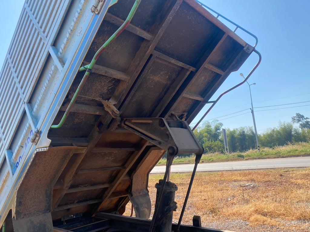 ขายรถบรรทุก 4 ล้อดั้ม isuzu tl เครื่อง 85 แรงม้ารถปี 46 พวงมาลัยธรรมดาหัวยกไม่ได้ไม่มีแอร์กระบะยาว 3 เมตรยี่กว้าง 1.80 เมตรเอกสารทะเบียนพร้อม