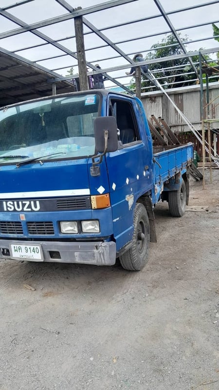 ขาย isuzu nkr 4 ล้อเครื่อง 88 แรงม้าปี 35 กระบะยาว 3 เมตร 10 พวงมาลัยพาวเวอร์ระยะสั้นเอกสารทะเบียนพร้อม