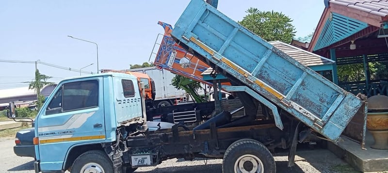 ราคา189000บาทขายรถบรรทุกหกล้อดั้ม isuzu nkr 55 EU รถห้างเครื่องดีดั้มยิงหลัง 3 คิวกระบะยาว 2.80 .เมตรกว้าง1.90เมตร ทะเบียนม 79 รถพร้อมใช้งานสนใจ 091-146-4263 คุณเยี่ยม