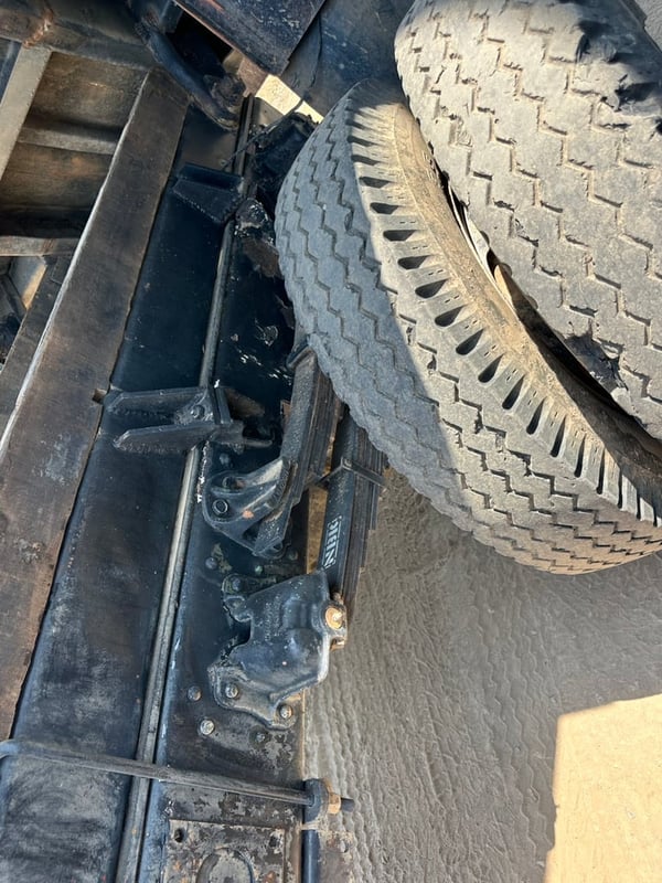 ราคา 3990,000 บาทขายรถบรรทุก 6 ล้อดั้ม mitsubishi fk 457 ปี 48 เครื่อง 6d 16 เทอร์โบอินเตอร์ 225แรงม้ารถพร้อมใช้งานดั้มยิงหน้าช่วงล้อ 4.20เมตรกระบะดั้มยาว 3.80 เมตร 8กว้าง 2.40 เมตร รถพร้อมใช้งานยาง 900 ขอบ 20 สนใจติดต่อ 091-146-4263 คุณเยี่ยม