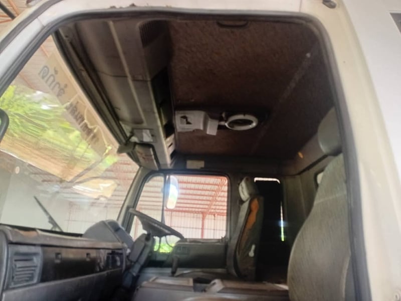 ราคา279000บาทขายรถบรรทุก 6 ล้อตู้แห้ง 10 บาท hino FF3H เครื่อง ho7d 195 แรงม้าแน่นมากๆรถปี 38 กระบะยาว 7.20 เมตร คอมแอร์ไม่มีครับ เอกสารทะเบียนพร้อมสนใจ 091-146-4263 คุณเยี่ยมด่วนราคาถูกๆ