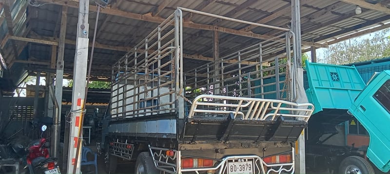 ราคา179000บาทขายรถทุก 6 ล้อ isuzu nkr 115 แรงม้าปี 32 กระบะไม้ปูพื้นเหล็กเอกสารทะเบียนพร้อมรถพร้อมใช้งานสนใจ 091-146-4263 คุณเยี่ยม