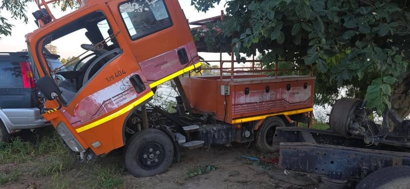 isuzu NMRเครื่อง130 โบรถปี 58กล่องไฟหายชุดปั๊มโซล่าหายไปแถบนึงมีทะเบียนขายตามสภาพจนี้ราคา 14,9000บาทสนใจ 091-146-4263 คุณเยี่ยม