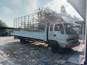 ราคา 269,000 บาทขายรถบรรทุก 6 ล้อคอกสูง isuzu frr เครื่อง 6BG1-175 แรงม้าเบรคทิฟฟี่พวงมาลัยพาวเวอร์แอร์ต้องเช็คระบบกระบะยาว 7 เมตรกว่าเอกสารทะเบียนพร้อมสนใจติดต่อคุณเยี่ยม 0 9 1 1 4 6 4263