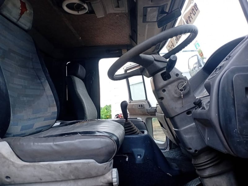 ราคา279000บาทขายรถบรรทุก 6 ล้อตู้แห้ง 10 บาท hino FF3H เครื่อง ho7d 195 แรงม้าแน่นมากๆรถปี 38 กระบะยาว 7.20 เมตร คอมแอร์ไม่มีครับ เอกสารทะเบียนพร้อมสนใจ 091-146-4263 คุณเยี่ยมด่วนราคาถูกๆ