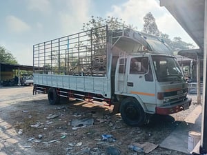 ราคา 25 9,000 บาทขายรถบรรทุก 6 ล้อคอกสูง isuzu frr เครื่อง 6BG1-175 แรงม้าเบรคทิฟฟี่พวงมาลัยพาวเวอร์แอร์ต้องเช็คระบบกระบะยาว 7 เมตรกว่าเอกสารทะเบียนพร้อมสนใจติดต่อคุณเยี่ยม 0 9 1 1 4 6 4263