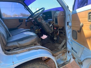 ขายรถบรรทุก 4 ล้อดั้ม isuzu tl เครื่อง 85 แรงม้ารถปี 46 พวงมาลัยธรรมดาหัวยกไม่ได้ไม่มีแอร์กระบะยาว 3 เมตรยี่กว้าง 1.80 เมตรเอกสารทะเบียนพร้อม