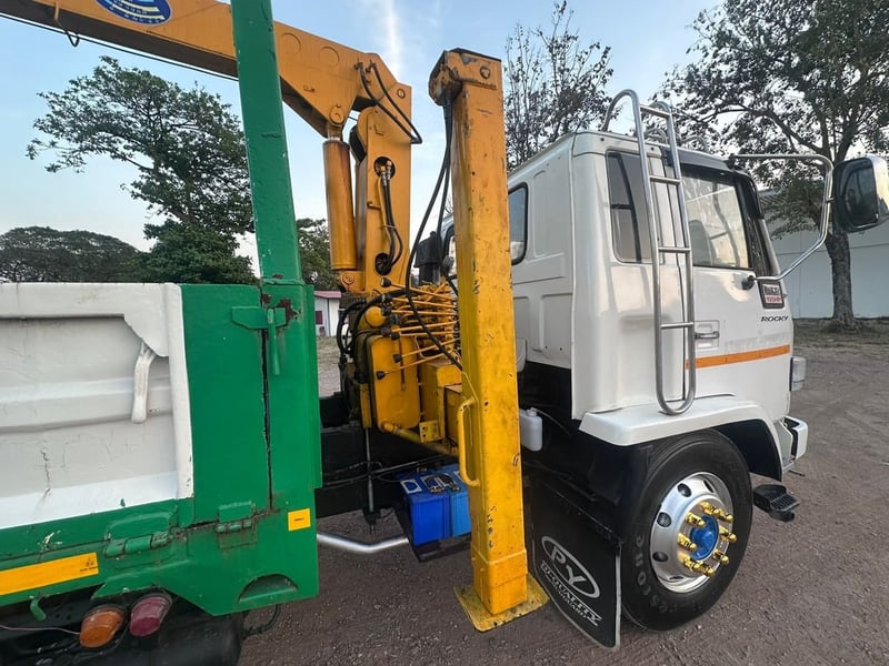 อีซูซุ6ล้อ FTR32NR 195แรงม้าปี39 ติดเครนยูนิค3ตันขายาว กระบะยาว6.20เมตร กว้าง4.45เมตร รถสวยแอร์เย็นพร้อมทำงาน ราคา449,000