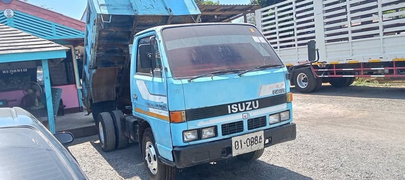 ราคา189000บาทขายรถบรรทุกหกล้อดั้ม isuzu nkr 55 EU รถห้างเครื่องดีดั้มยิงหลัง 3 คิวกระบะยาว 2.80 .เมตรกว้าง1.90เมตร ทะเบียนม 79 รถพร้อมใช้งานสนใจ 091-146-4263 คุณเยี่ยม