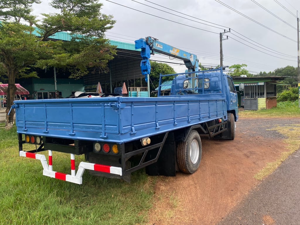 ราคา 29,0000 บาทรถบรรทุกติดเครน NPR 57L วางเครื่อง 4HL-150แรงม้าเครน2.5 ตันท้องวี 3 ปลอก 2 ชักพวงมาลัยพาวเวอร์กระบะปูพื้นเหล็กยาว 4.30 เมตรช่วงล่างใหญ่คัสซีสวยเอกสารทะเบียนพร้อมม.79แล้วสนใจ 091-146-4263 คุณเยี่ยมด่วน