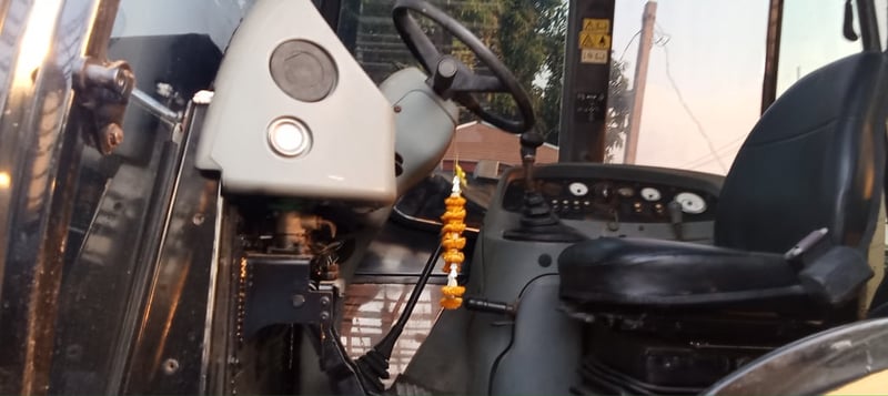 ขายรถตัก CAT ขุดหน้าขุดหลัง 4WD สภาพพร้อมใช้แอร์เย็นมีทะเบียน