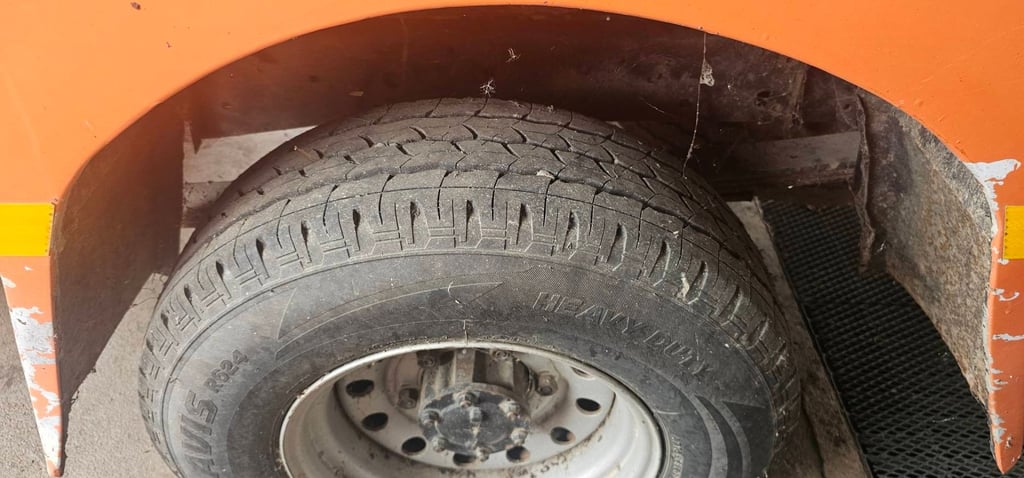 ราคา109000บาทขายรถบรรทุก 4 ล้อ isuzu nkr เครื่อง 88 แรงม้าแน่นมากๆนถปร2540 พวงมาลัยเพาเวอร์ช่วงสั้นรถมีทะเบียนขายตามสภาพนี้แบตเตอรี่ไม่มีให้รถประมูลมา
