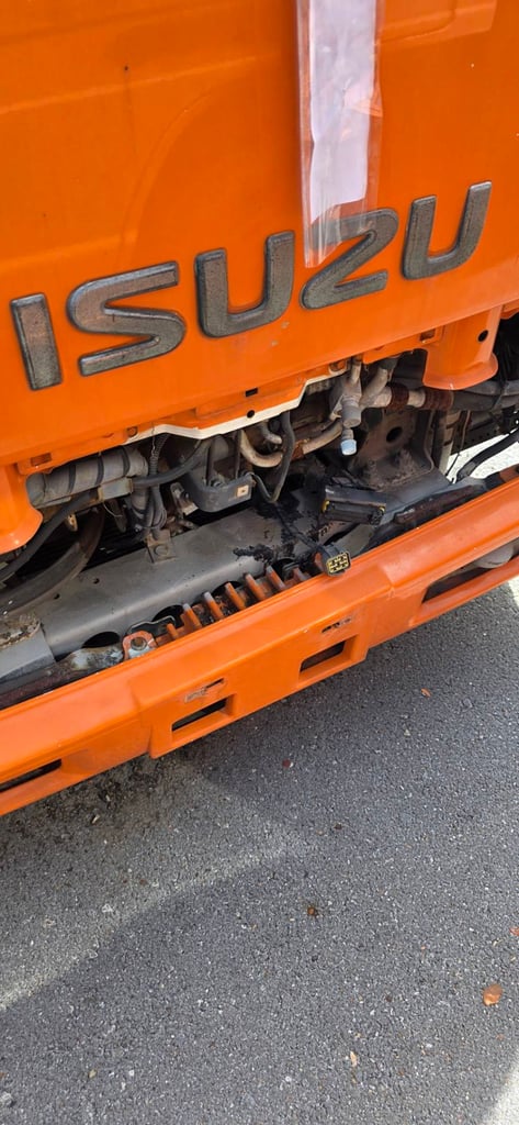 เป็นรถ isuzu 4 ประตู 130 โบอินเตอร์รถปี 57 กล่องไฟหายชุดปั๊มโซล่าหายไปแถบนึงมีทะเบียนขายตามสภาพจนี้ราคา 19,9000บาทสนใจ 091-146-4263 คุณเยี่ยม