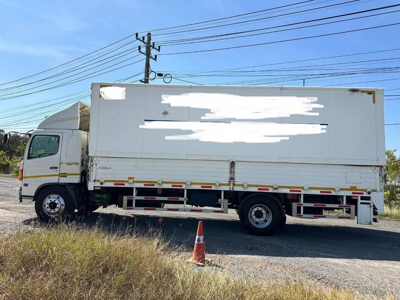 ราคา 489000บาทขายรถบรรทุก 6 ล้อ hino FG 1Jเครื่องJO8Cเทอร์โบ-212แรงม้ารถปี 48 กระบะยาว 7 เมตร 54 กว้าง 2 เมตร 50 สูง 2.70 เมตรเอกสารทะเบียนพร้อมสนใจ 091-146-4263 ด่วน