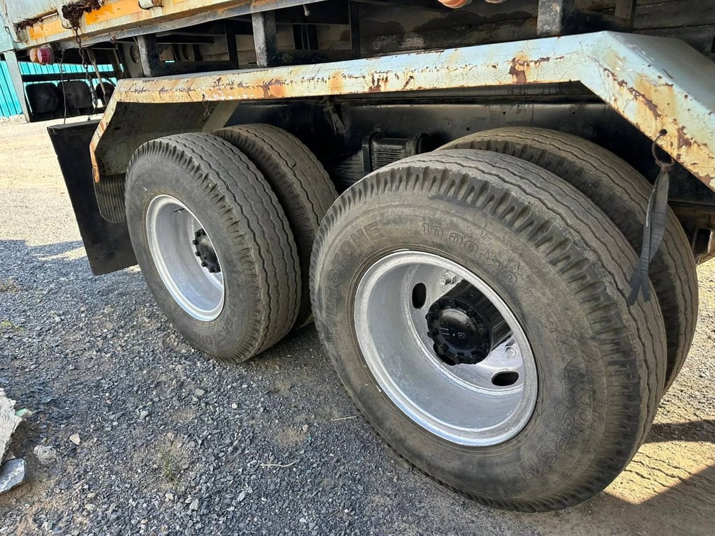 ราคา 49,0000บ.ขายรถบรรทุกสิบล้อดั้ม isuzu FXZ23NEYเครื่อง 6SD1-240แรงม้ารถปี 33 รถพร้อมใช้งานเอกสารทะเบียนพร้อมสนใจ 091-1464263 ราคา 49,0000บ.ขายรถบรรทุกสิบล้อดั้ม isuzu FXZ23NEYเครื่อง 6SD1-240แรงม้ารถปี 33 รถพร้อมใช้งานเอกสารทะเบียนพร้อมสนใจ 091-1464263