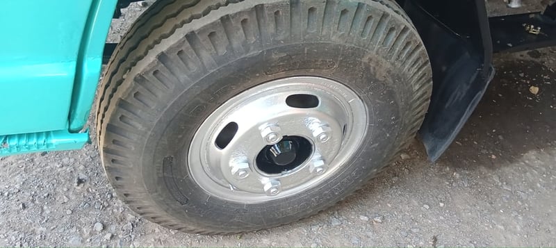 ราคา189000บาทขายรถบรรทุกหกล้อดั้ม isuzu nkr 55 EU รถห้างเครื่องดีดั้มยิงหลัง 3 คิวกระบะยาว 3.20 .เมตรกว้าง1.90เมตร ทะเบียนม 79 รถพร้อมใช้งานสนใจ 091-146-4263 คุณเยี่ยม