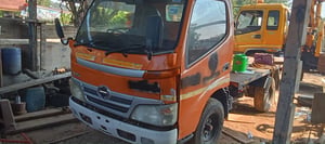 ขายรถบรรทุก 4 ล้อ hino ดูท่อเครื่อง 136 เทอร์โบรถปี่51เครื่องติดได้ต้องต้องเช็คต้องเช็คระบบไฟหน้าไฟท้ายเองครับต้องเสียระบบไฟหน้าไฟท้ายเองครับพื้นเรียบมีทะเบียนแบตเตอรี่ไม่มีให้ขายตามสภาพสนใจติดต่อ 091-146-4263