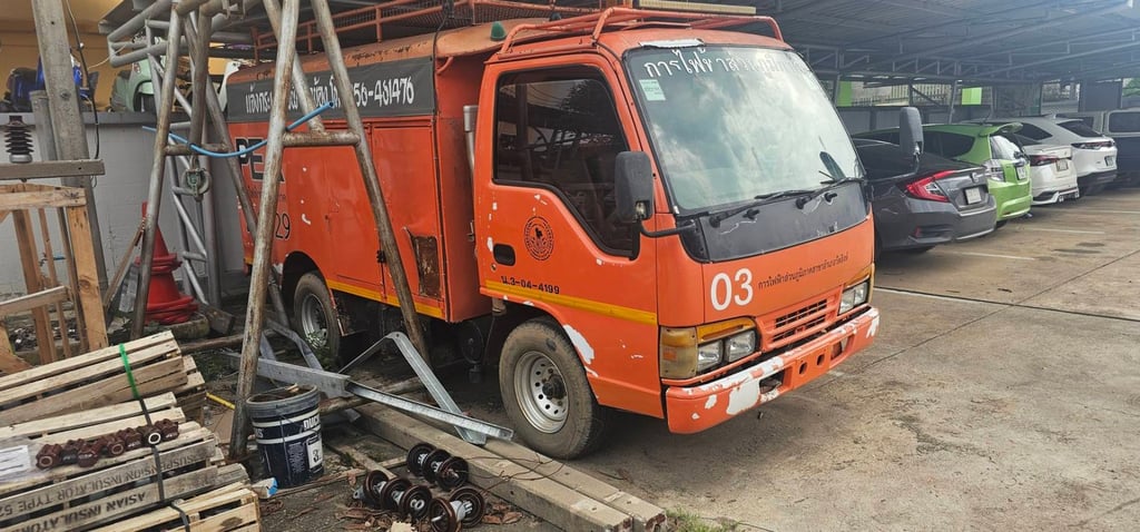 ราคา109000บาทขายรถบรรทุก 4 ล้อ isuzu nkr เครื่อง 88 แรงม้าแน่นมากๆนถปร2540 พวงมาลัยเพาเวอร์ช่วงสั้นรถมีทะเบียนขายตามสภาพนี้แบตเตอรี่ไม่มีให้รถประมูลมา