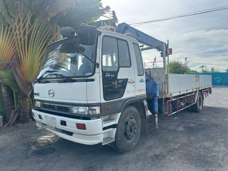 ขายรถบรรทุก 6 ล้อ hino ff1j เครื่อง jo8c 210 แรงติดเครน tornado 5 ตัน 3 ปลอก 2 ชั้นเอกสารทะเบียนพร้อม