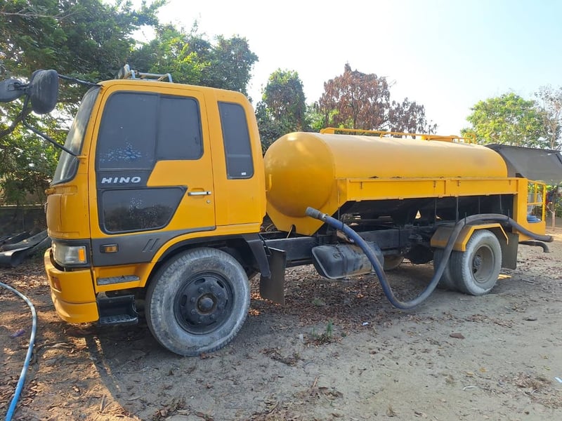 ราคา 25 9,000 บาทขายรถบรรทุกน้ำ hino FE เครื่อง WO6E-165แรงม้าแน่นมากๆพร้อมถังน้ำ 6,000 ลิตรระบบดูดระบบปล่อยน้ำปั๊มรถพร้อมใช้งานไม่มีทะเบียนครับผม