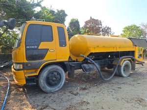 ราคา 25 9,000 บาทขายรถบรรทุกน้ำ hino FE เครื่อง WO6E-165แรงม้าแน่นมากๆพร้อมถังน้ำ 6,000 ลิตรระบบดูดระบบปล่อยน้ำปั๊มรถพร้อมใช้งานไม่มีทะเบียนครับผม
