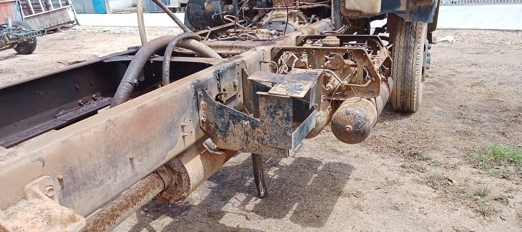 ราคา159000บาทขายรถบรรทุก 6 ล้อ isuzu FTR 33 เครื่อง 6HH1 -195 แรงม้ารถปี45 ขายตามสภาพเอกสารทะเบียน มอ 79 ครับ คัสซีมีบวมปลายช่วงล้อ 4 เมตร 20 สนใจติดต่อเบอร์นี้ 0911464263