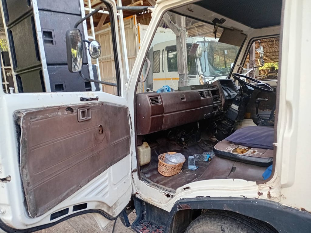 ราคา 129,000 บาทขายรถบรรทุก 6 ล้อ hino FB113เครื่อง 117 แรงม้าพวงมาลัยธรรมดารถปี 32ไม่มีหลังคาให้ครับกระบะเหล็กยาว 5 เมตรเอกสารทะเบียนพร้อมสนใจติดต่อ 091-146-4263