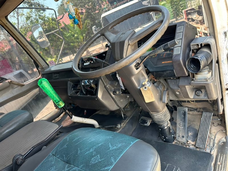 ราคา 3990,000 บาทขายรถบรรทุก 6 ล้อดั้ม mitsubishi fk 457 ปี 48 เครื่อง 6d 16 เทอร์โบอินเตอร์ 225แรงม้ารถพร้อมใช้งานดั้มยิงหน้าช่วงล้อ 4.20เมตรกระบะดั้มยาว 3.80 เมตร 8กว้าง 2.40 เมตร รถพร้อมใช้งานยาง 900 ขอบ 20 สนใจติดต่อ 091-146-4263 คุณเยี่ยม