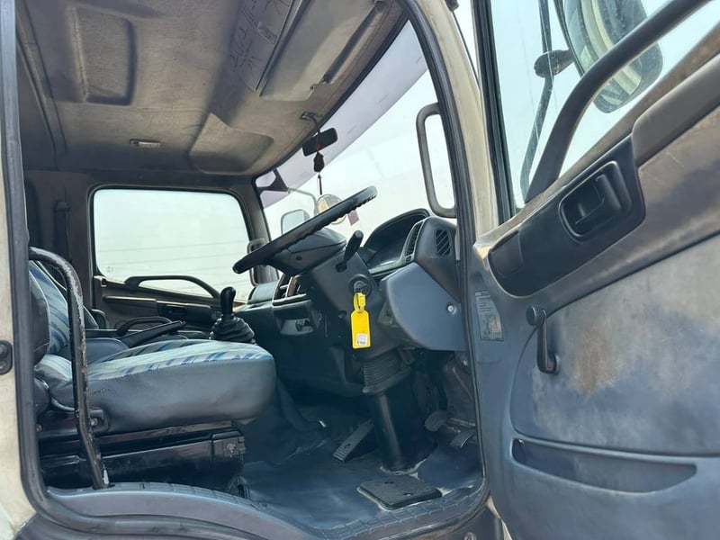 ราคา499000ขายรถบรรทุก 6 ล้อพื้นเรียบ hinoFG1Jเครื่องJO8C-212🐎โบอินเตอร์รถปี46รถเดิมๆใช้งานน้อยมาก กระบะพื้นเรียบยาว 7.20ม. ครัชซีสวยมากๆๆไมล์น้อยเอกสารเล่มทะเบียนครบสนใจ0911464263