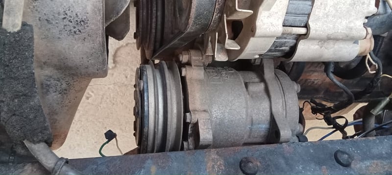 ราคา179000บาทขายรถทุก 6 ล้อ isuzu nkr 115 แรงม้าปี 32 เอกสารทะเบียนพร้อมรถพร้อมใช้งานสนใจ 091-146-4263 คุณเยี่ยม