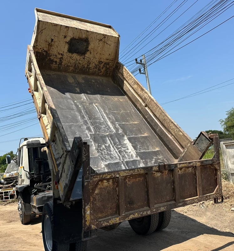 ราคา 3990,000 บาทขายรถบรรทุก 6 ล้อดั้ม mitsubishi fk 457 ปี 48 เครื่อง 6d 16 เทอร์โบอินเตอร์ 225แรงม้ารถพร้อมใช้งานดั้มยิงหน้าช่วงล้อ 4.20เมตรกระบะดั้มยาว 3.80 เมตร 8กว้าง 2.40 เมตร รถพร้อมใช้งานยาง 900 ขอบ 20 สนใจติดต่อ 091-146-4263 คุณเยี่ยม