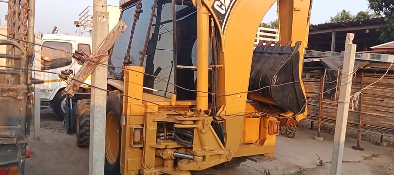 ขายรถตัก CAT ขุดหน้าขุดหลัง 4WD สภาพพร้อมใช้แอร์เย็นมีทะเบียน