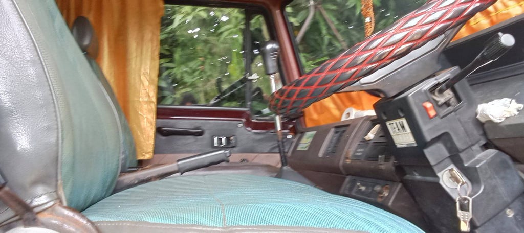 ราคา 28 9,000 บาทขายรถยก isuzu FTR เครื่อง 6BD1-165 แรงม้าเครื่องดีมากติดเครนทอนาโด 3ตัน3ปลอก2ชักพวงมาลัยพาวเวอร์มีแอร์เบรกธรรมดาเอกสารทะเบียนพร้อมรถพร้อมใช้งานยาง 900 ขอบ 20 สวยๆสนใจ 091-146-4263