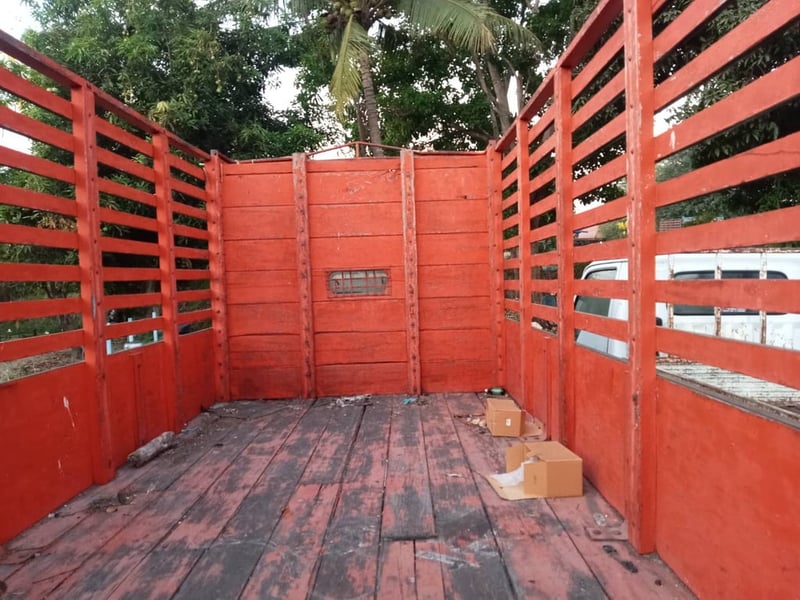 ขายรถบรรทุก 6 ล้อ isuzu NPR 115 แรงม้าเครื่องดีพวงมาลัยธรรมดาก็สีสวยเอกสารทะเบียนพร้อม ขายรถบรรทุก 6 ล้อ isuzu NPR 115 แรงม้าเครื่องดีพวงมาลัยธรรมดาก็สีสวยเอกสารทะเบียนพร้อม