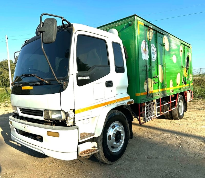 ขายรถบรรทุก 6 ล้อตู้แห้ง isuzu FTR 33 H เครื่อง 6HH1- 200 แรงม้ารถปี 48ตู้ยาว 5 .42ม. สูง 2.30 ม.กว้าง 2.40ม. ช่วงล้อ 4.25ม. เอกสารทะเบียนพร้อมสนใจติดต่อได้