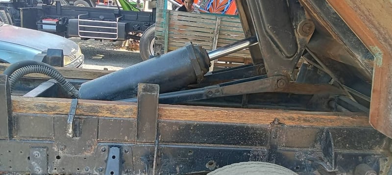 ราคา189000บาทขายรถบรรทุกหกล้อดั้ม isuzu nkr 55 EU รถห้างเครื่องดีดั้มยิงหลัง 3 คิวกระบะยาว 2.80 .เมตรกว้าง1.90เมตร ทะเบียนม 79 รถพร้อมใช้งานสนใจ 091-146-4263 คุณเยี่ยม