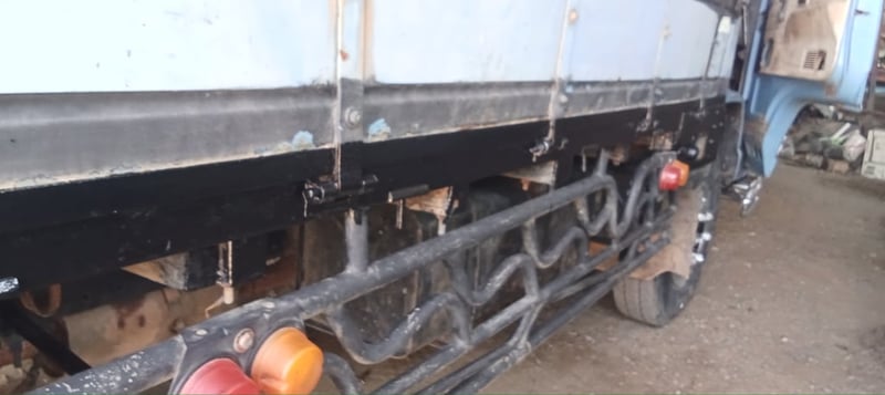 ราคา179000บาทขายรถทุก 6 ล้อ isuzu nkr 115 แรงม้าปี 32 กระบะไม้ปูพื้นเหล็กเอกสารทะเบียนพร้อมรถพร้อมใช้งานสนใจ 091-146-4263 คุณเยี่ยม