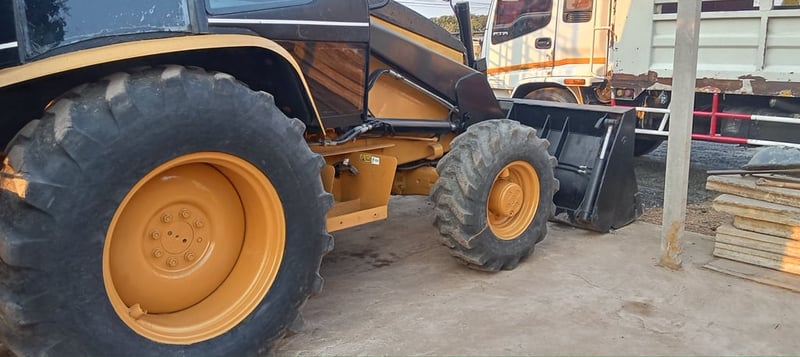 ขายรถตัก CAT ขุดหน้าขุดหลัง 4WD สภาพพร้อมใช้แอร์เย็นมีทะเบียน